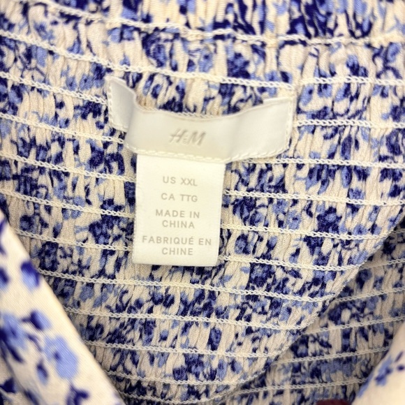 H&M Women’s Blue and White Floral Blouse with Cinched Sleeves Size XXL - Picture 4 of 9